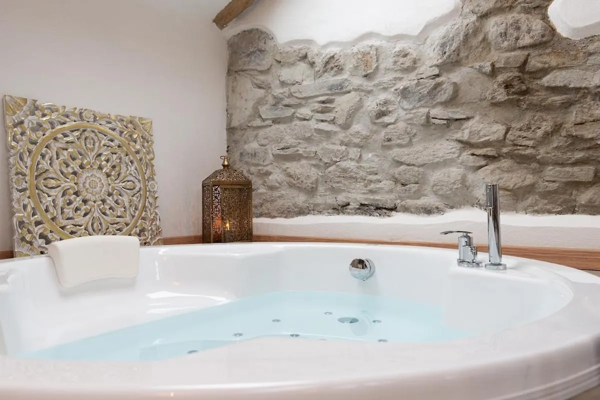 Tiny Loft With Jacuzzi Apartment Bellano