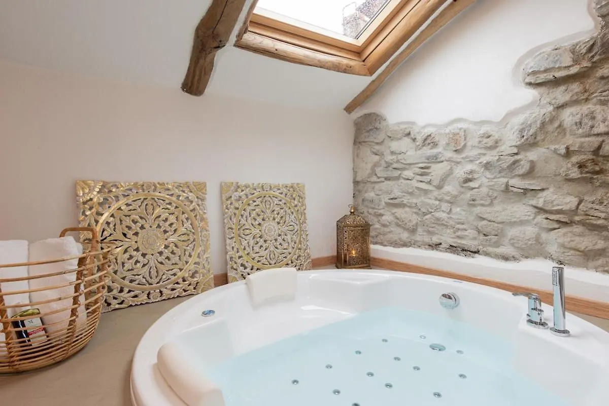 Tiny Loft With Jacuzzi Apartment Bellano