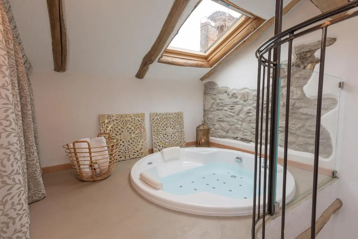 Tiny Loft With Jacuzzi Apartment Bellano