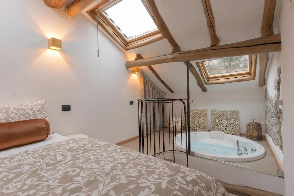 Tiny Loft With Jacuzzi Apartment Bellano