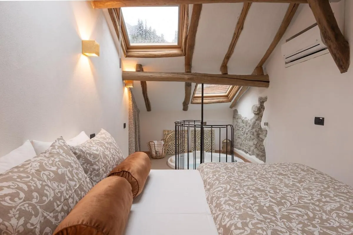 Tiny Loft With Jacuzzi Apartment Bellano